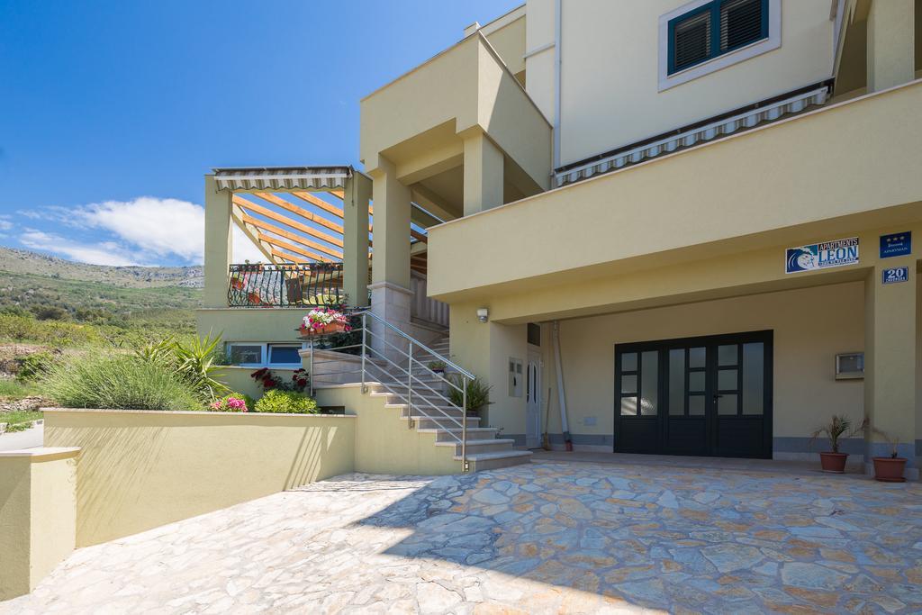 Apartments Leon Подстрана Экстерьер фото